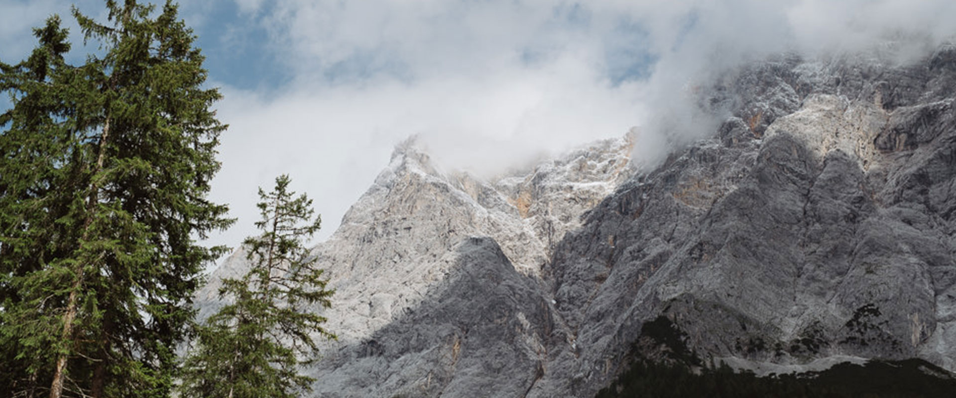 Die Gamsalm mit Zugspitzmassiv